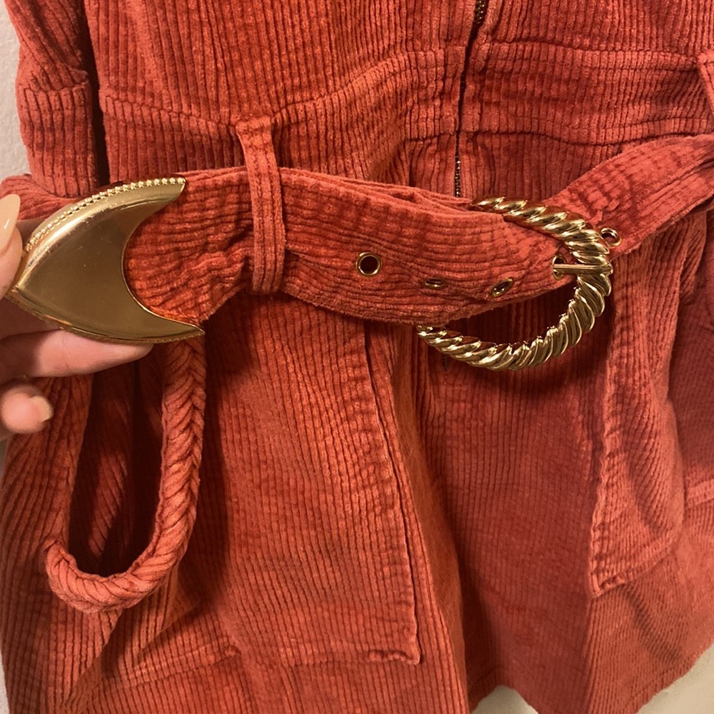 Show me your Mimi corduroy red dress XL with gold buckle detail - Picture 2 of 10